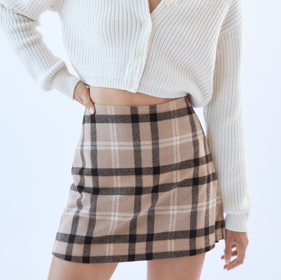 Wilfred Dresses & Skirts - 🔥 NWOT Wilfred Classic Mini Skirt constant camel black 4
